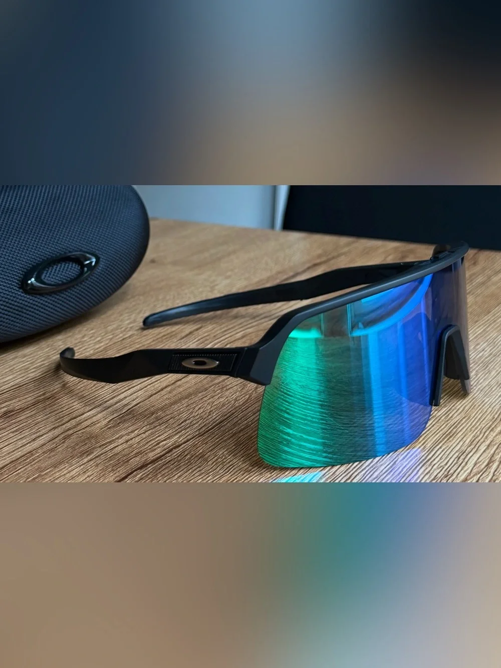 BRAND NEW Oakley Black Frame Sunglasses with Green Lenses